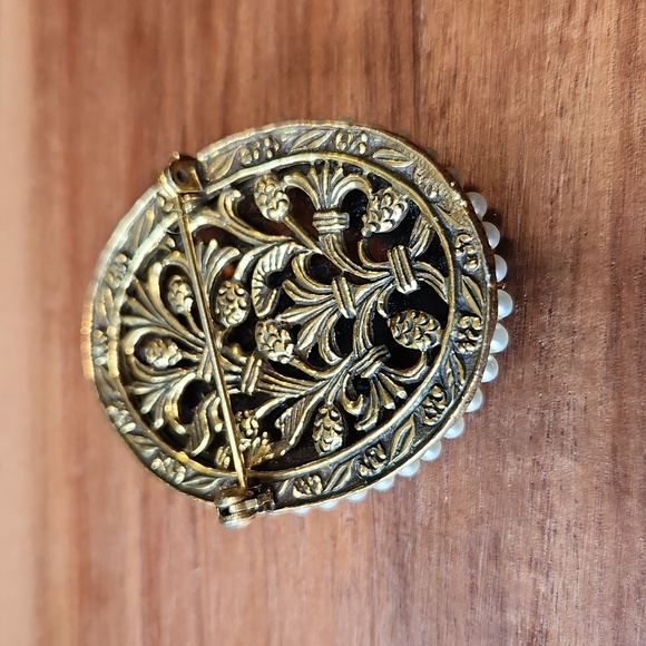 Turtle shell glass brooch - Picture 4 of 4